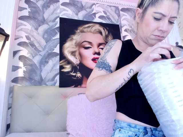 viktoria-davis live cam on BongaCams