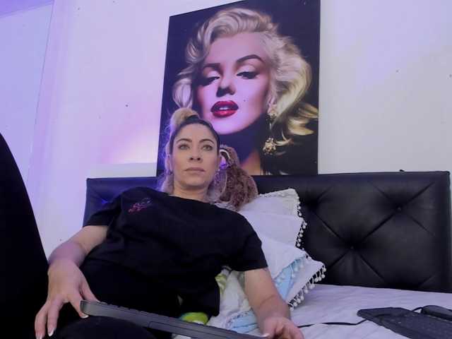 viktoria-davis live cam on BongaCams