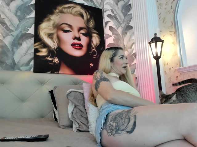 viktoria-davis live cam on BongaCams