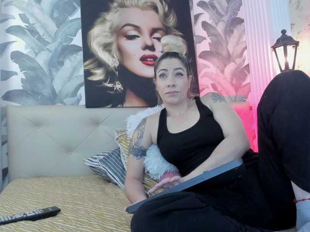 viktoria-davis live cam on BongaCams