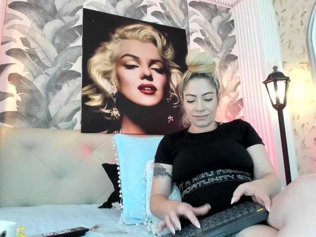 viktoria-davis live cam on BongaCams