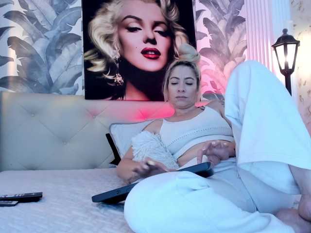 viktoria-davis live cam on BongaCams
