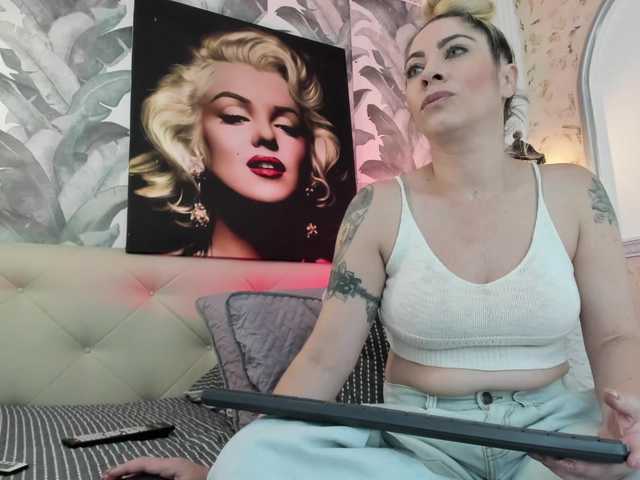 viktoria-davis live cam on BongaCams