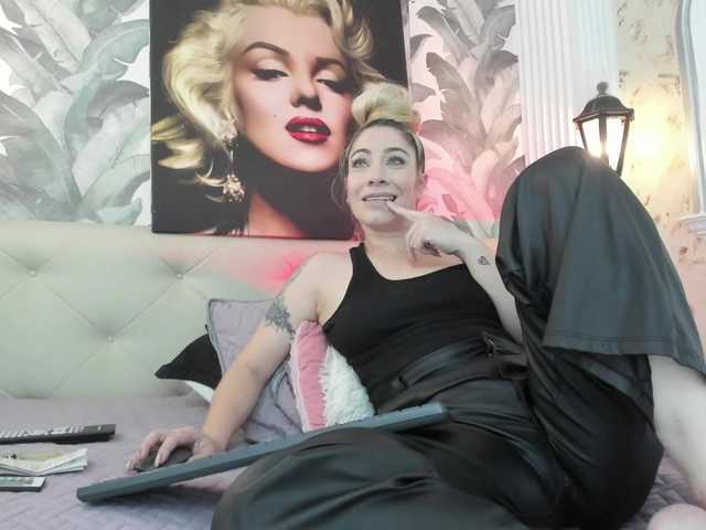 viktoria-davis live cam on BongaCams