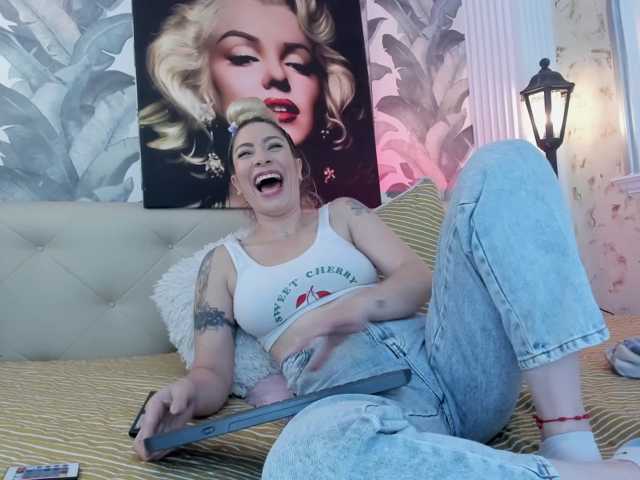 viktoria-davis live cam on BongaCams