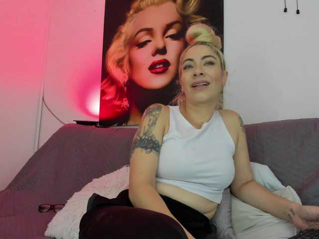 viktoria-davis live cam on BongaCams
