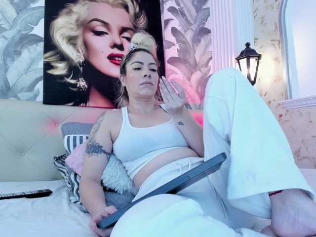 viktoria-davis live cam on BongaCams