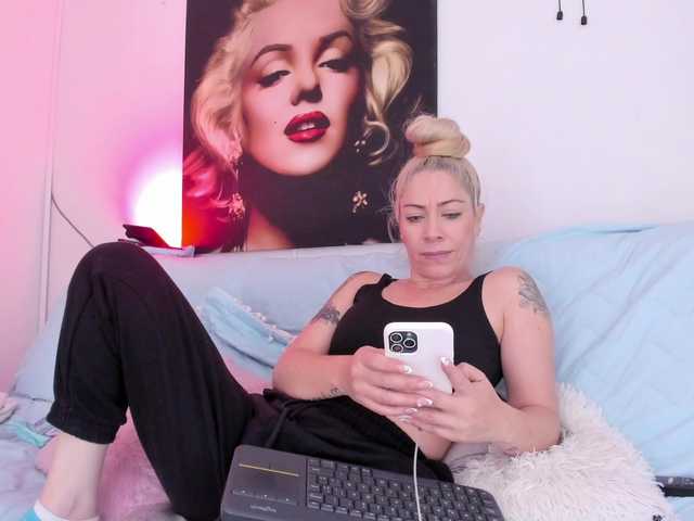 viktoria-davis live cam on BongaCams