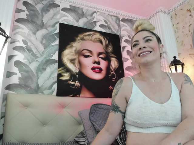 viktoria-davis live cam on BongaCams