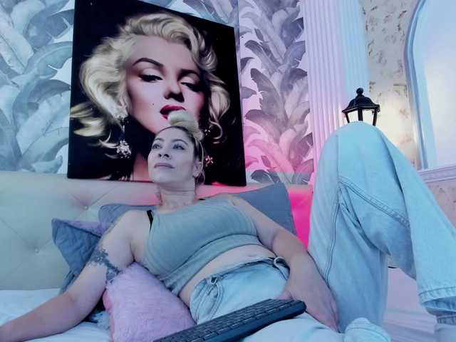 viktoria-davis live cam on BongaCams