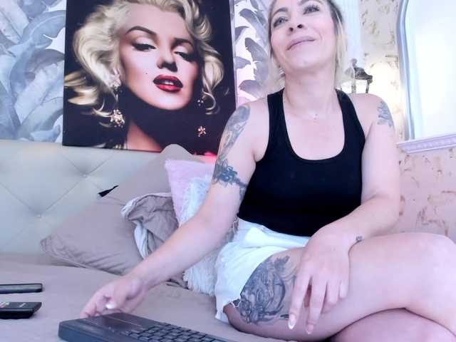 viktoria-davis live cam on BongaCams