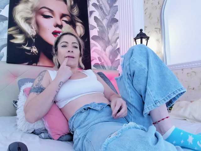 viktoria-davis live cam preview