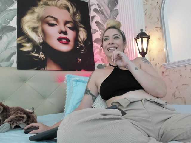 viktoria-davis live cam on BongaCams