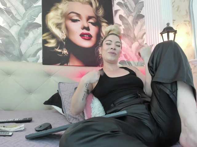 viktoria-davis live cam on BongaCams
