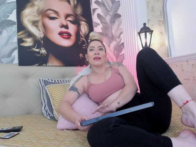 viktoria-davis live cam preview