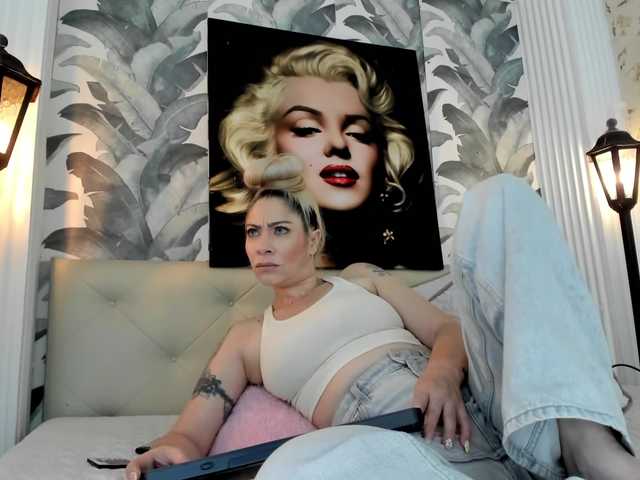 viktoria-davis live cam on BongaCams