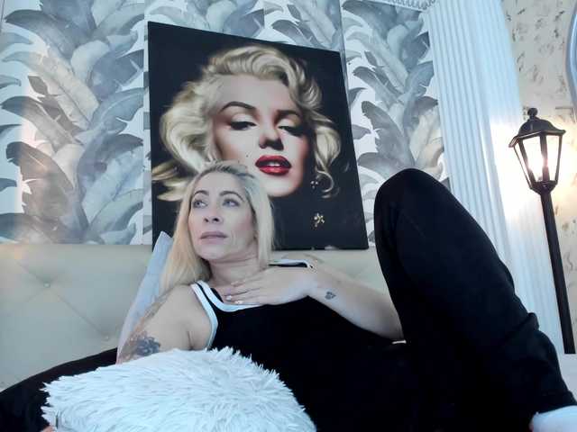 viktoria-davis live cam on BongaCams