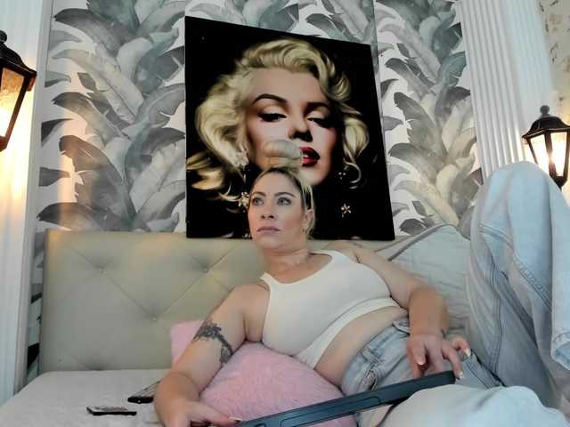 viktoria-davis live cam on BongaCams