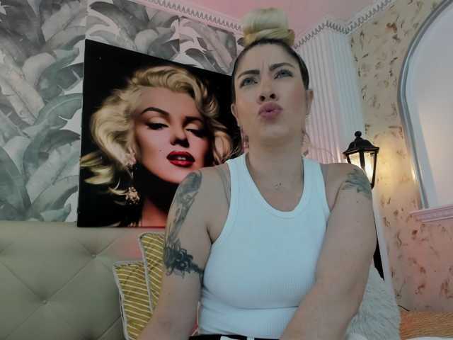 viktoria-davis live cam on BongaCams