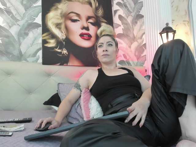 viktoria-davis live cam on BongaCams