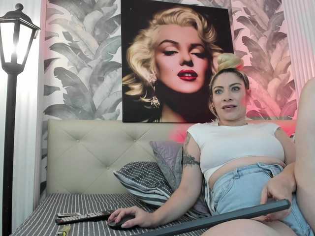 viktoria-davis live cam on BongaCams