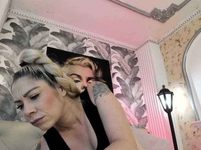 viktoria-davis live cam on BongaCams