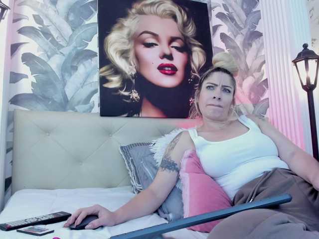 viktoria-davis live cam on BongaCams