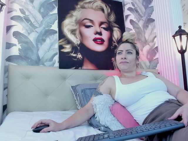 viktoria-davis live cam on BongaCams