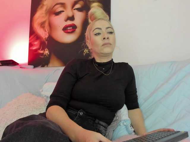viktoria-davis live cam on BongaCams