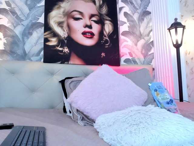 viktoria-davis live webcam show