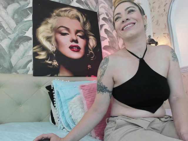 viktoria-davis live cam on BongaCams