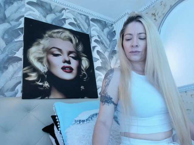 viktoria-davis live cam on BongaCams