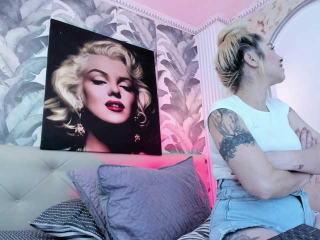 viktoria-davis live cam on BongaCams