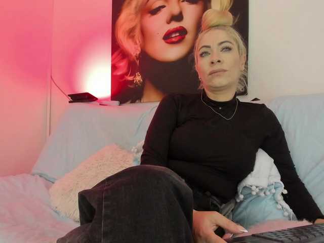 viktoria-davis live cam on BongaCams
