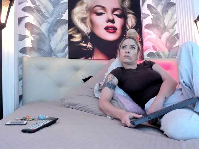 viktoria-davis live webcam show