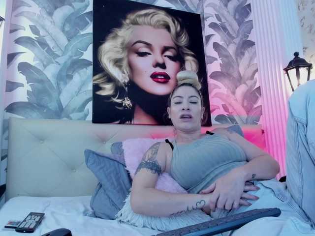 viktoria-davis live cam on BongaCams