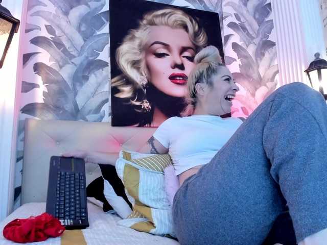 viktoria-davis live cam on BongaCams