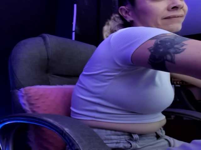 viktoria-davis's BongaCams show and profile