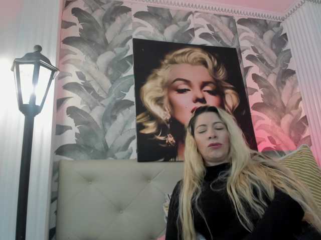 viktoria-davis live cam on BongaCams