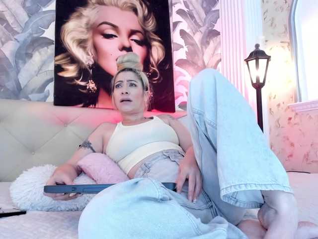 viktoria-davis live cam on BongaCams