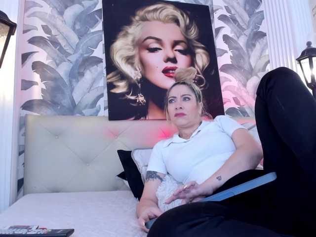 viktoria-davis live webcam show