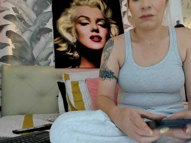 viktoria-davis live cam on BongaCams
