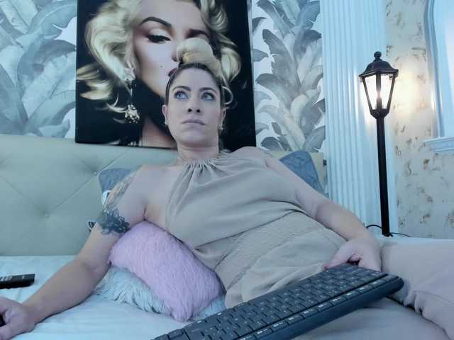 viktoria-davis live cam preview