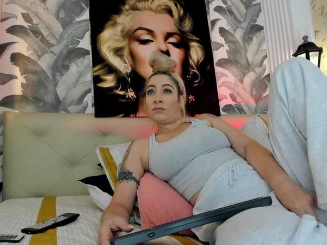 viktoria-davis live cam on BongaCams