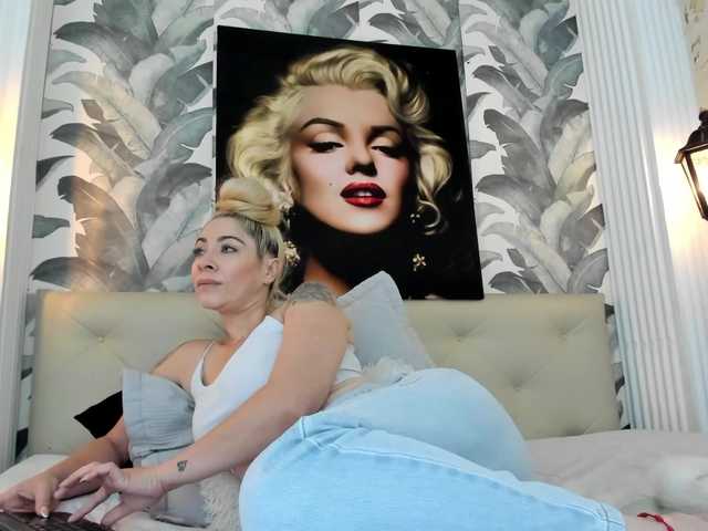 viktoria-davis live cam on BongaCams