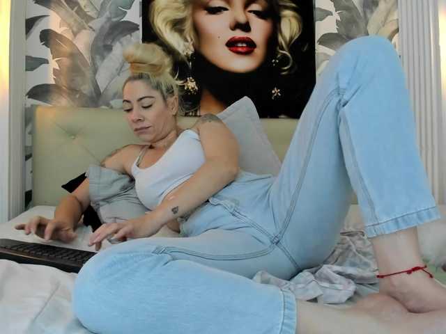viktoria-davis live cam on BongaCams