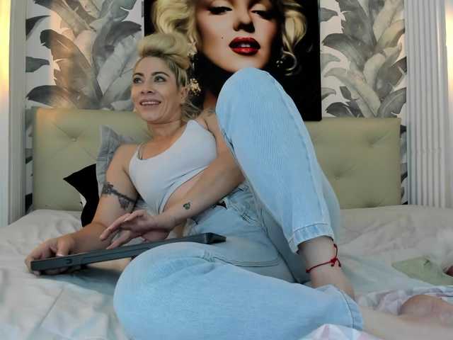 viktoria-davis live cam on BongaCams