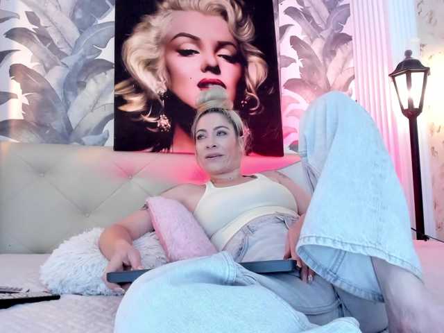 viktoria-davis live cam on BongaCams