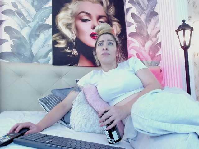 viktoria-davis live cam on BongaCams
