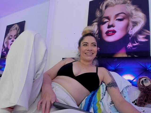 viktoria-davis live cam on BongaCams